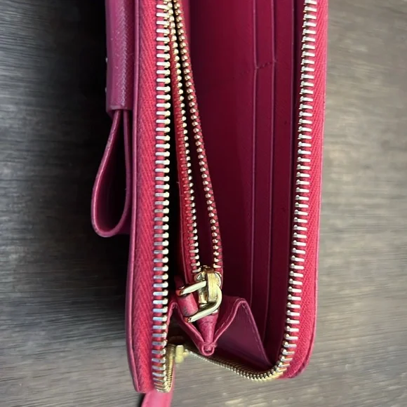 Authentic Pink Prada 3/4 zip wallet with bow! - Picture 11 of 12